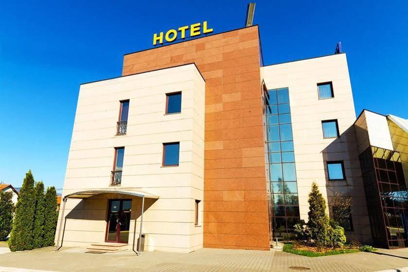 Hotel M3 Donje Mladice Exterior foto